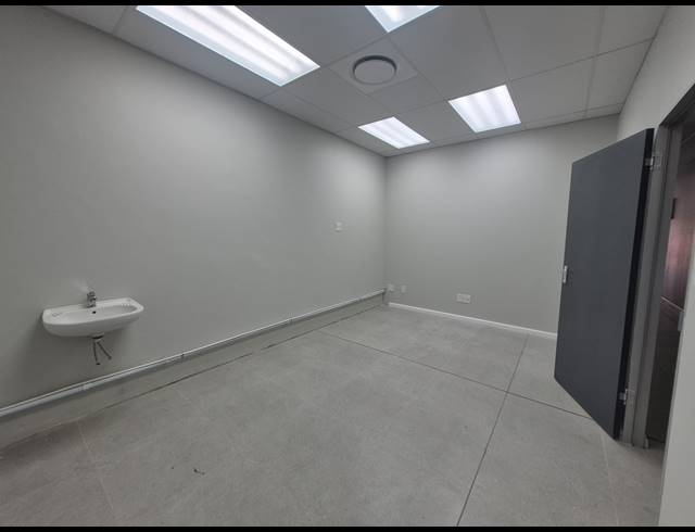26M² OFFICE TO LET IN WYNBERG